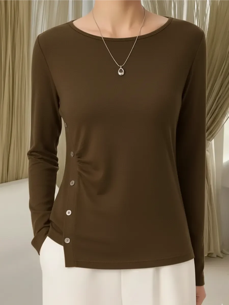 Mila – Knitted top with subtle button details