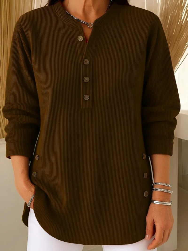 Alva – Top with Button Closure