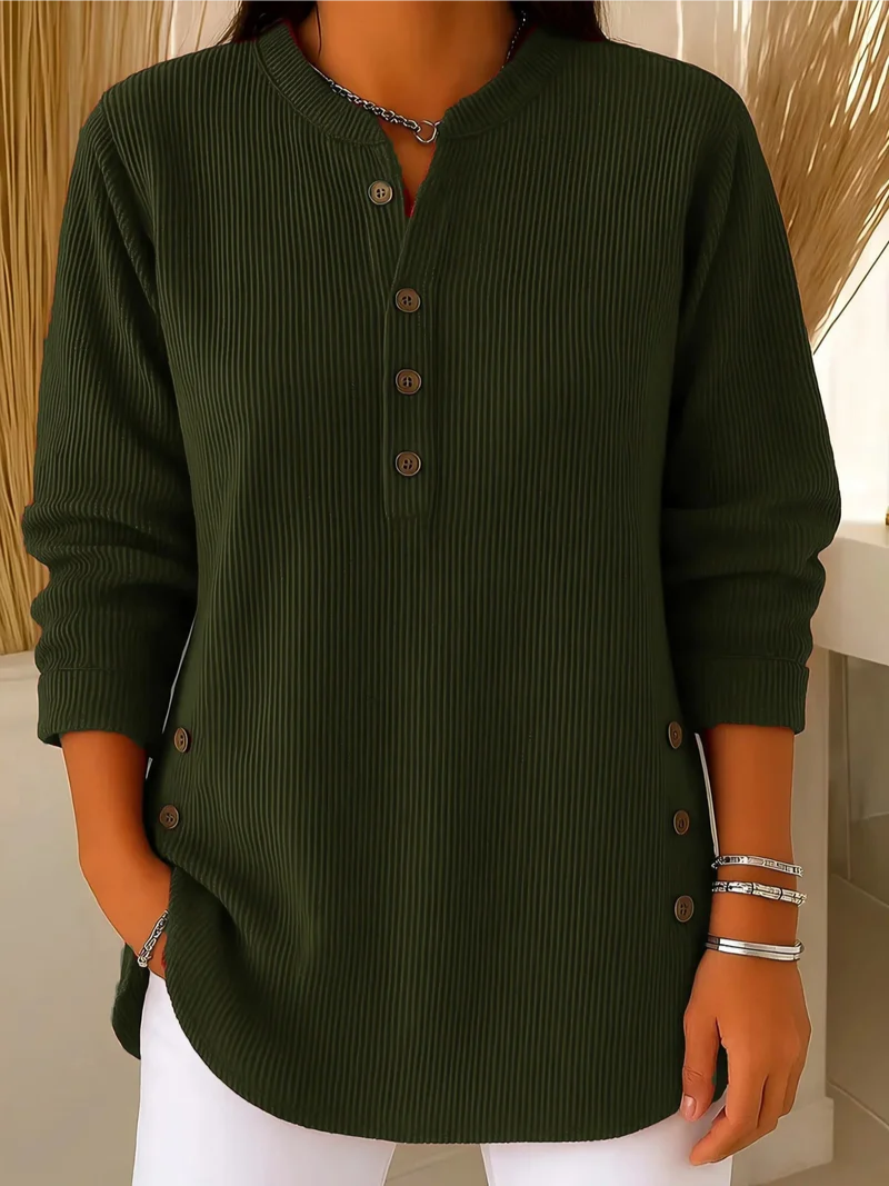 Alva – Top with Button Closure
