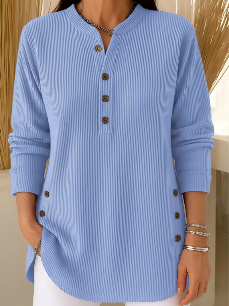 Alva – Top with Button Closure
