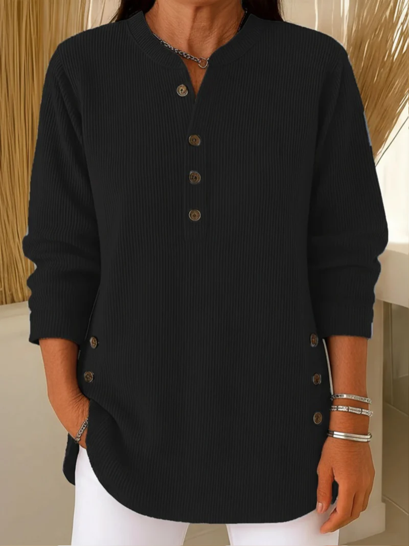 Alva – Top with Button Closure